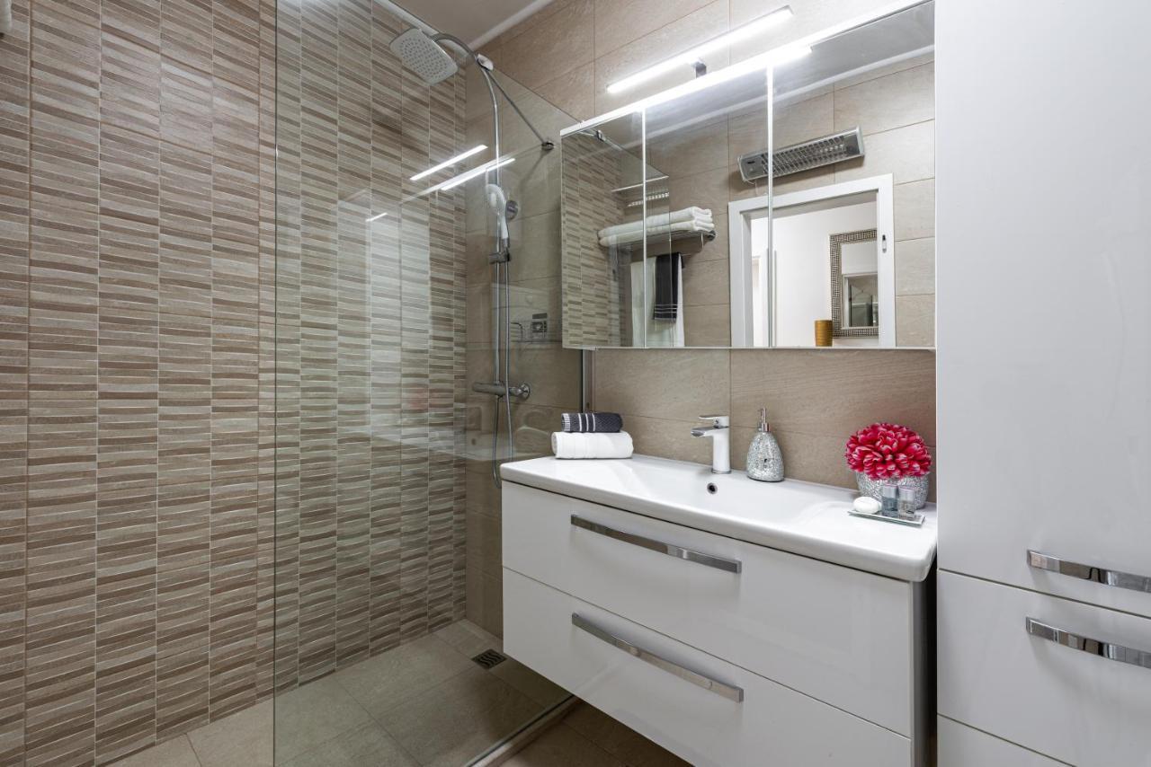 Bluesky Deluxe Apartment Free Parking Дубровник Екстер'єр фото