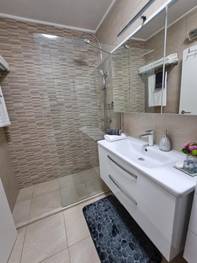 Bluesky Deluxe Apartment Free Parking Дубровник Екстер'єр фото